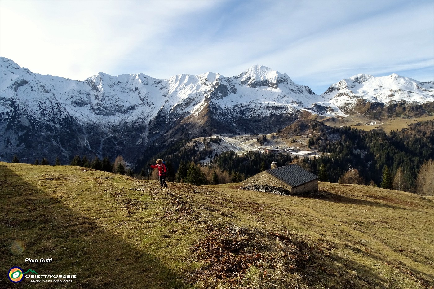 27 Alla Baita Nuova (1759 m) con vista verso S. Simone e i suoi monti.JPG